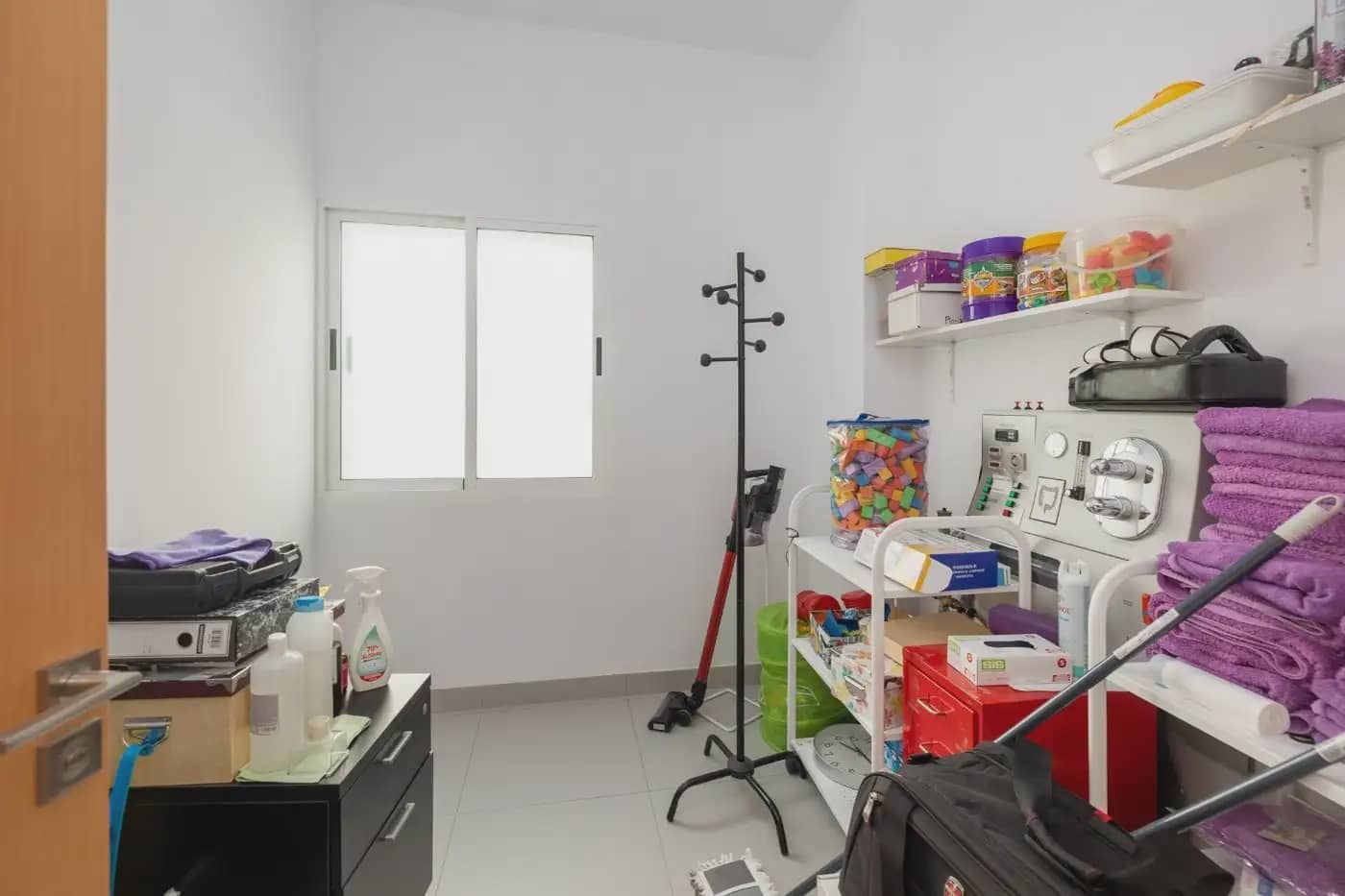 Erhverv til salg i Granada by - € 500.000 (Ref: 9837107)