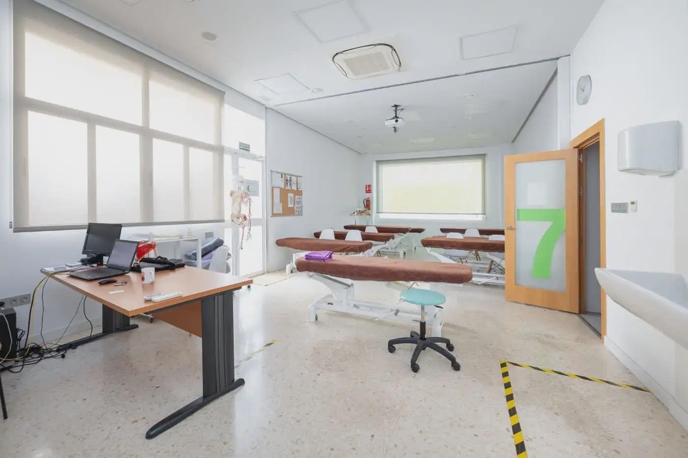 Erhverv til salg i Granada by - € 500.000 (Ref: 9837107)
