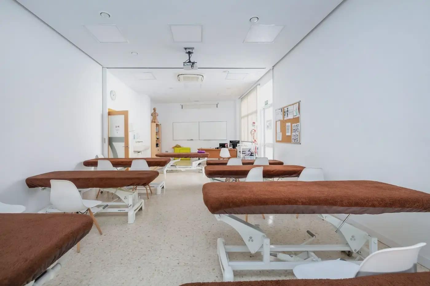 Erhverv til salg i Granada by - € 500.000 (Ref: 9837107)