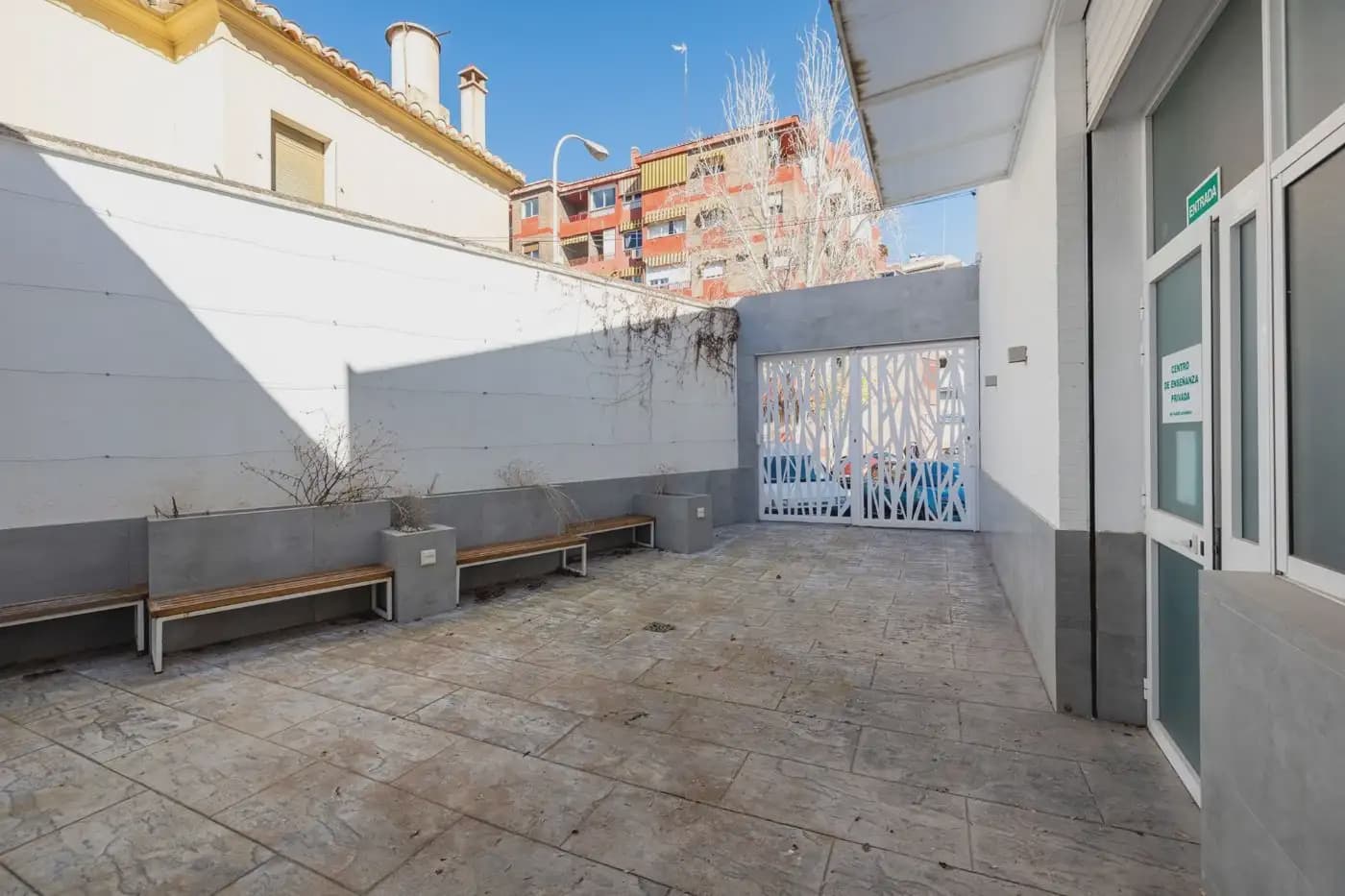 Erhverv til salg i Granada by - € 500.000 (Ref: 9837107)