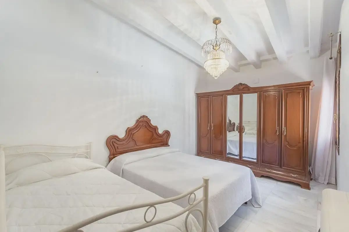 Villa for sale in Purullena with garage - € 249,000 (Ref: 9837108)