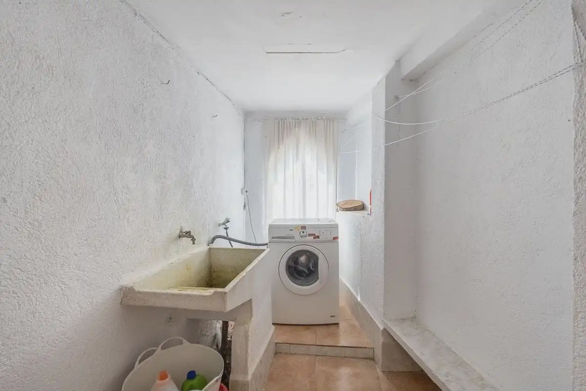 Villa for sale in Purullena with garage - € 249,000 (Ref: 9837108)