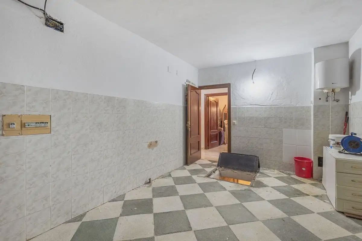 Villa for sale in Purullena with garage - € 249,000 (Ref: 9837108)