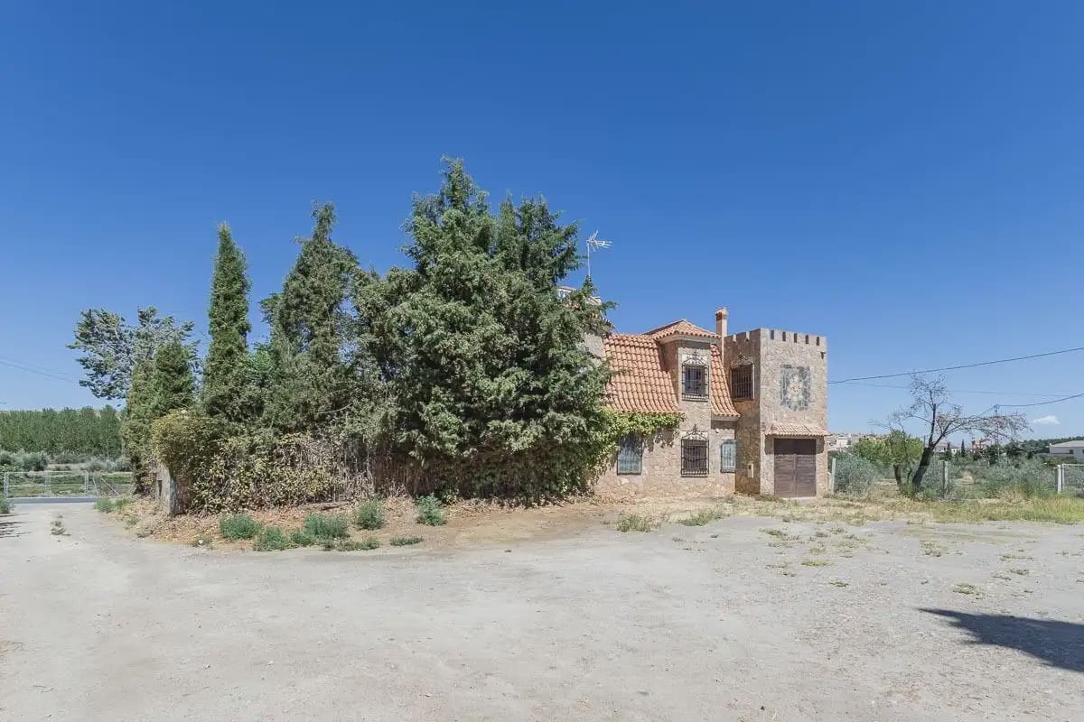 Villa for sale in Purullena with garage - € 249,000 (Ref: 9837108)