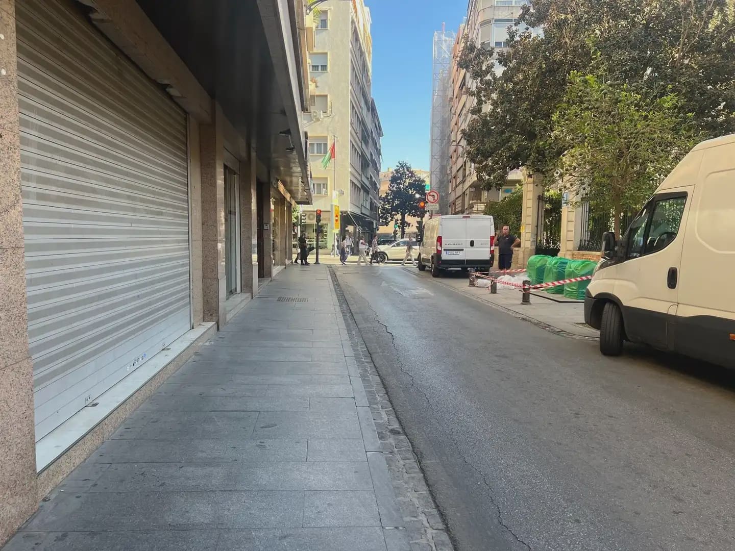 Kommersiell til leie i Granada by - € 2 200 (Ref: 9837109)