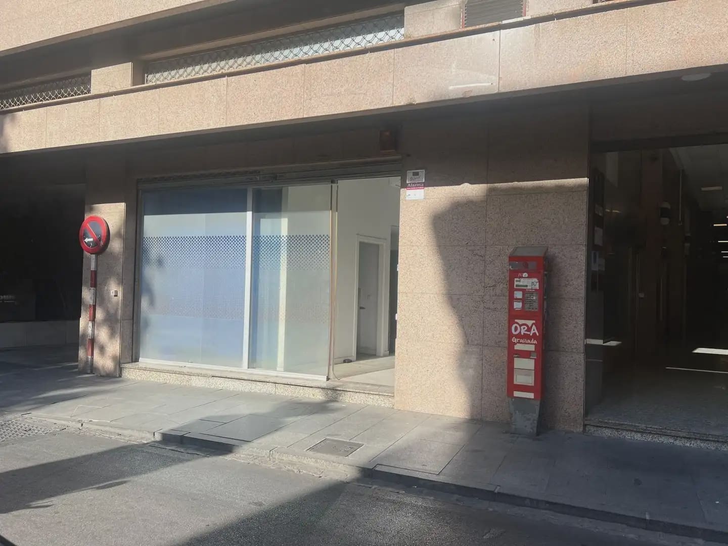 Kommersiell til leie i Granada by - € 2 200 (Ref: 9837109)