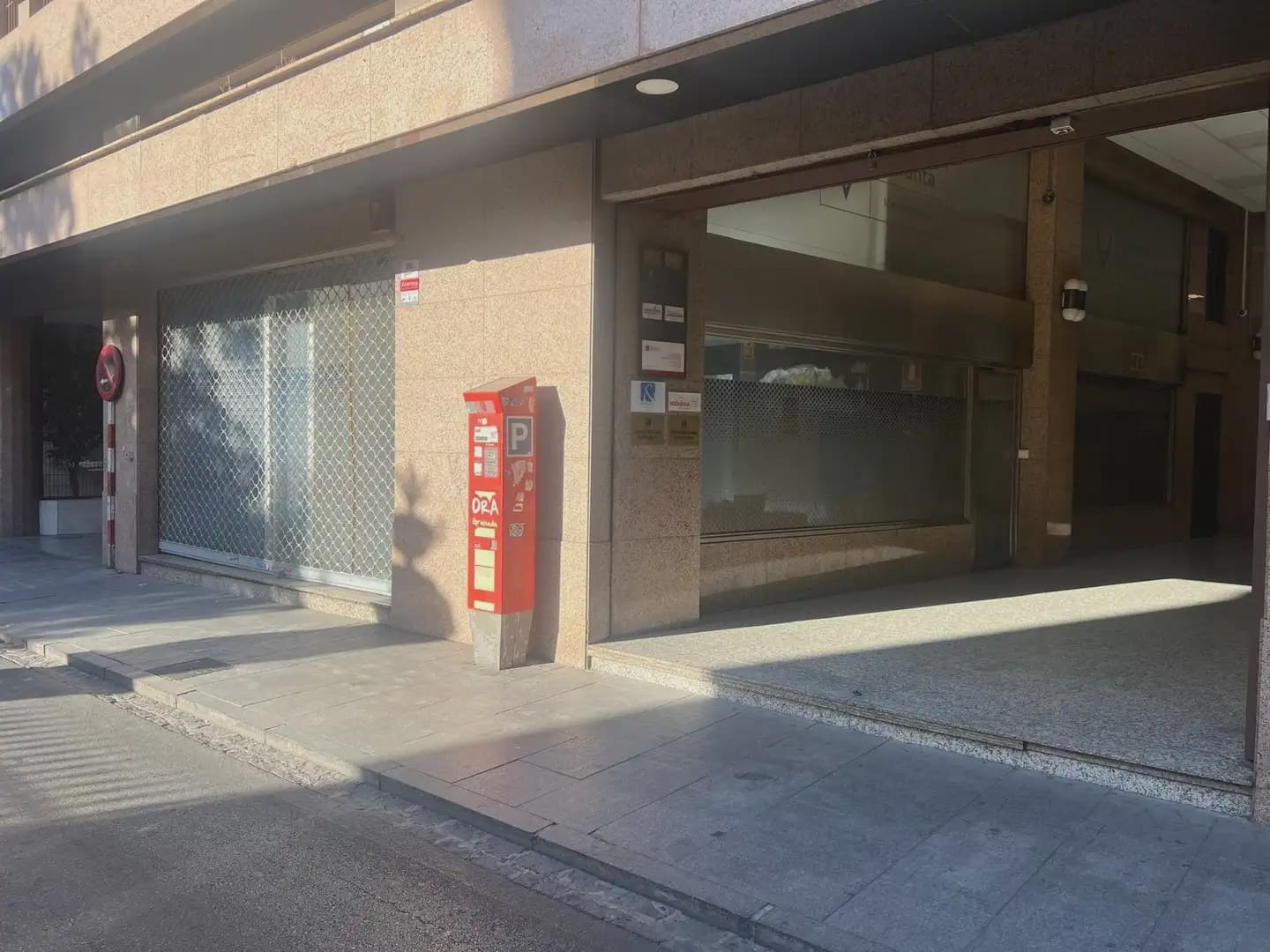 Kommersiell til leie i Granada by - € 2 200 (Ref: 9837109)