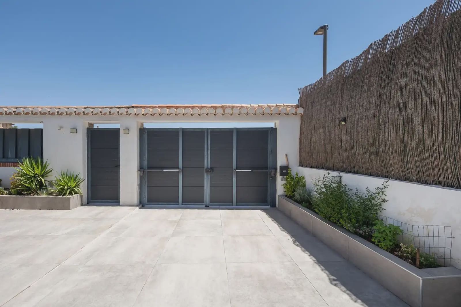 Villa for sale in Otura with pool garage - € 545,000 (Ref: 9837110)