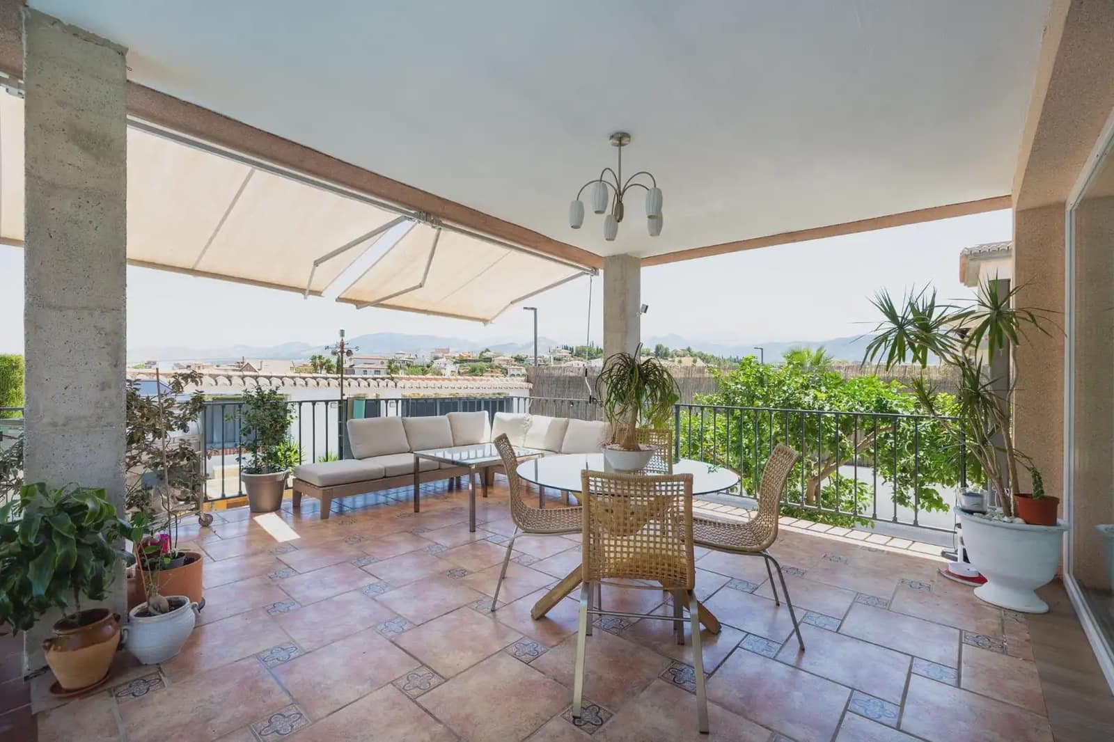 Villa for sale in Otura with pool garage - € 545,000 (Ref: 9837110)