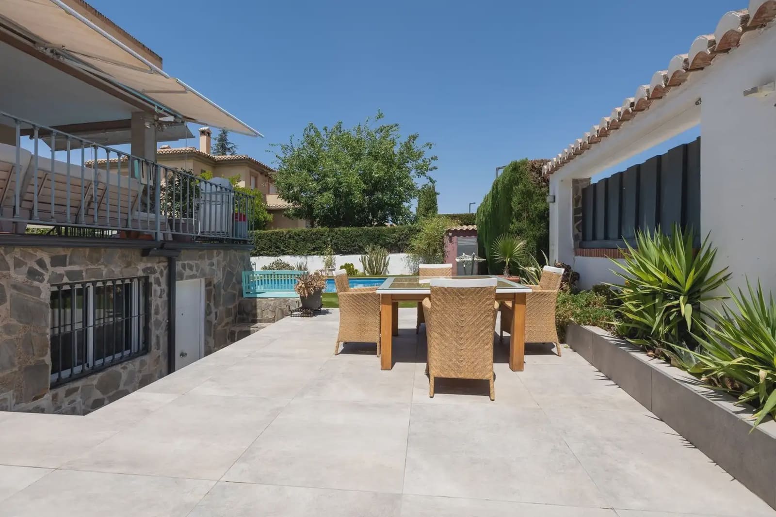 Villa for sale in Otura with pool garage - € 545,000 (Ref: 9837110)
