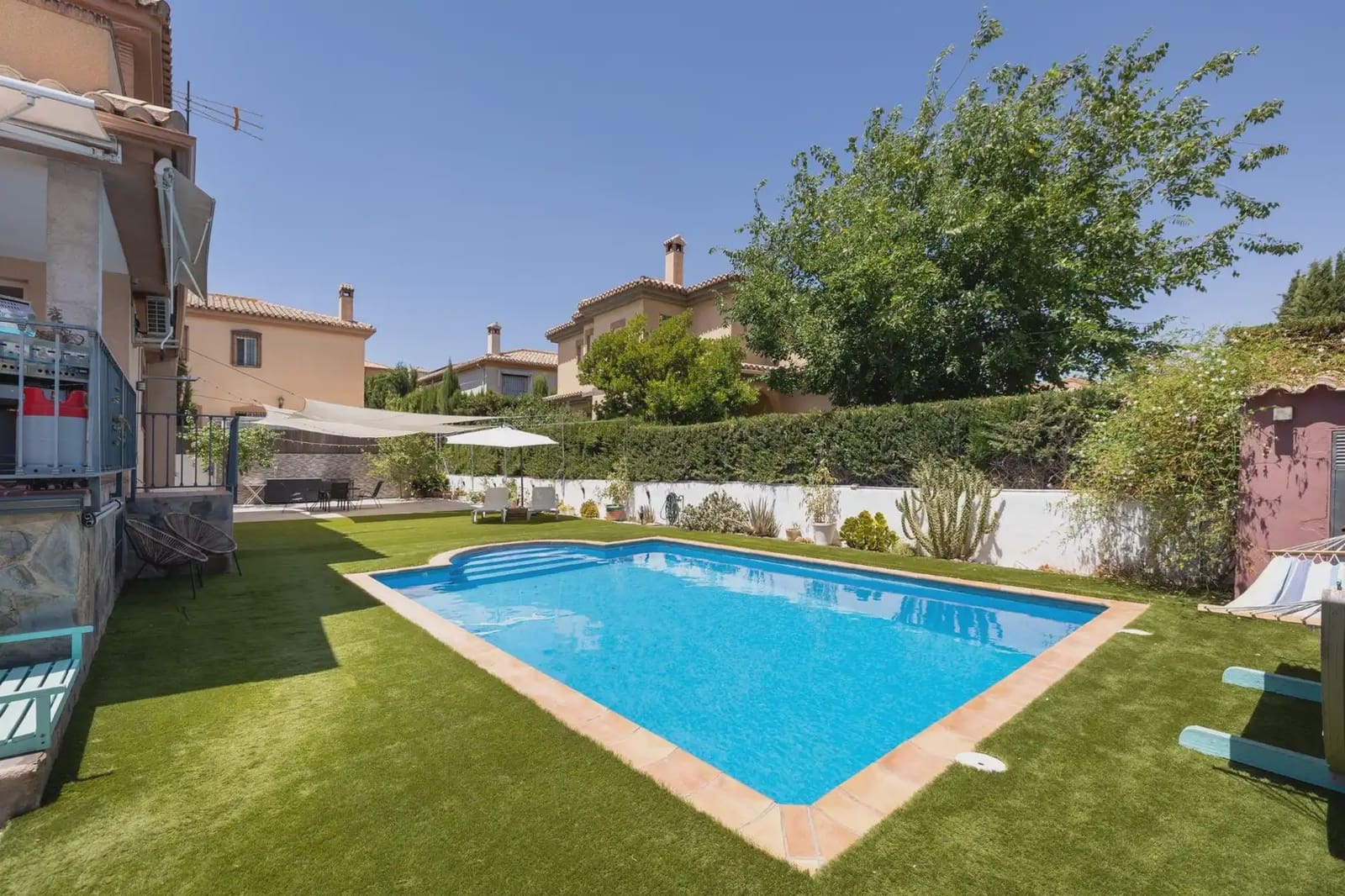 Villa for sale in Otura with pool garage - € 545,000 (Ref: 9837110)