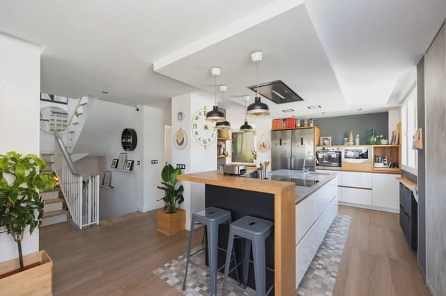 Villa/Maison à vendre à Otura avec piscine garage - 545 000 € (Ref: 9837110)