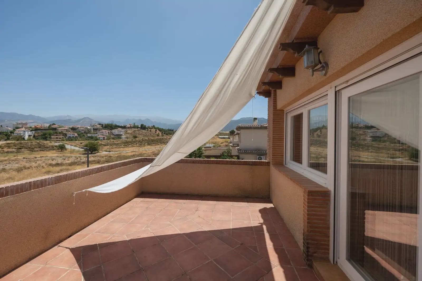 Villa for sale in Otura with pool garage - € 545,000 (Ref: 9837110)