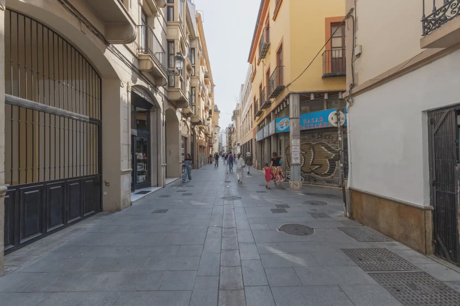Garage for sale in Granada city - € 58,000 (Ref: 9837111)