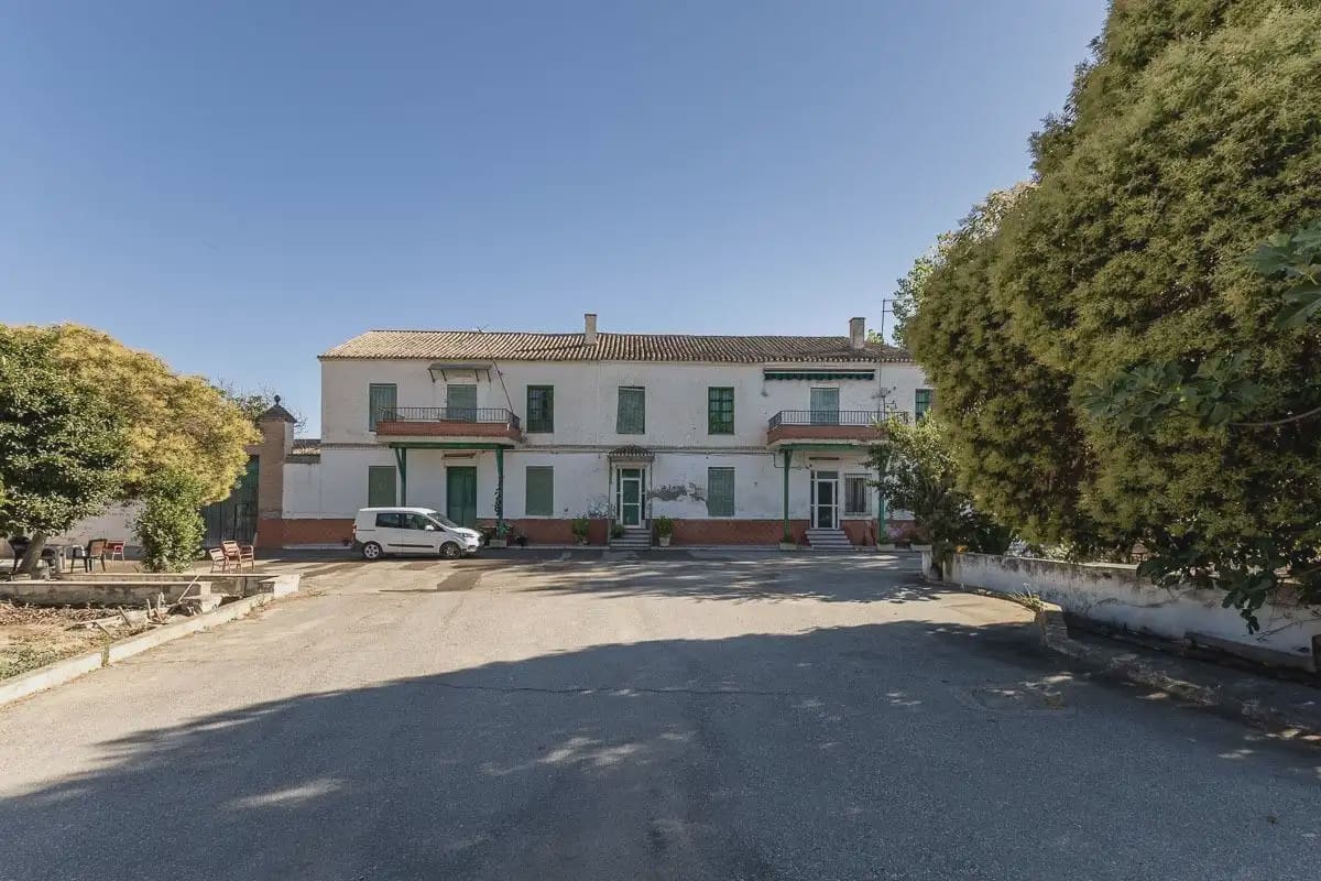 Finca/Herregård til salgs i Granada by med svømmebasseng - € 669 890 (Ref: 9837113)