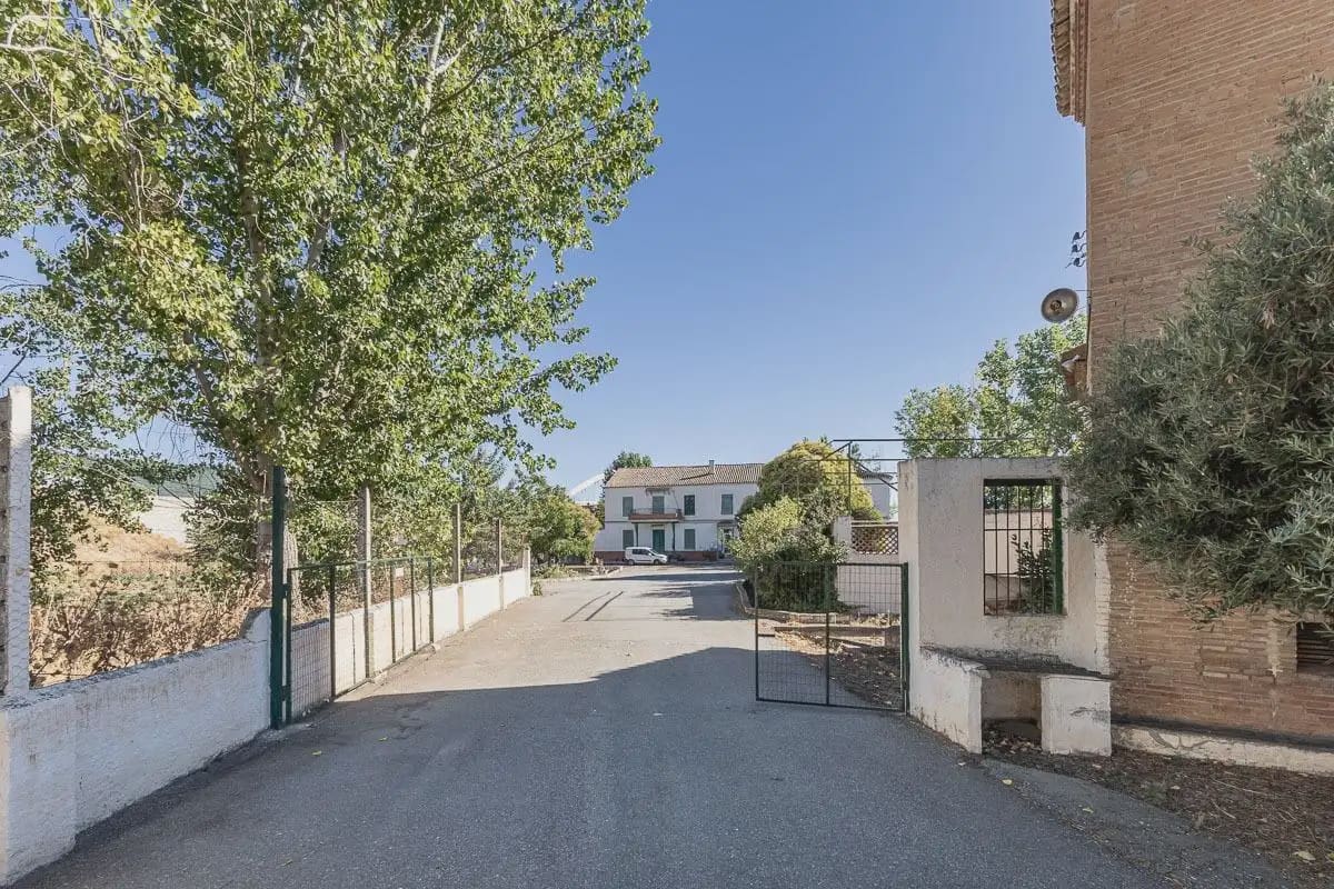 Finca/Herregård til salgs i Granada by med svømmebasseng - € 669 890 (Ref: 9837113)