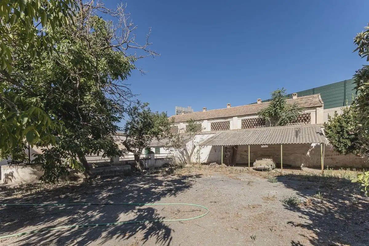 Finca/Herregård til salgs i Granada by med svømmebasseng - € 669 890 (Ref: 9837113)
