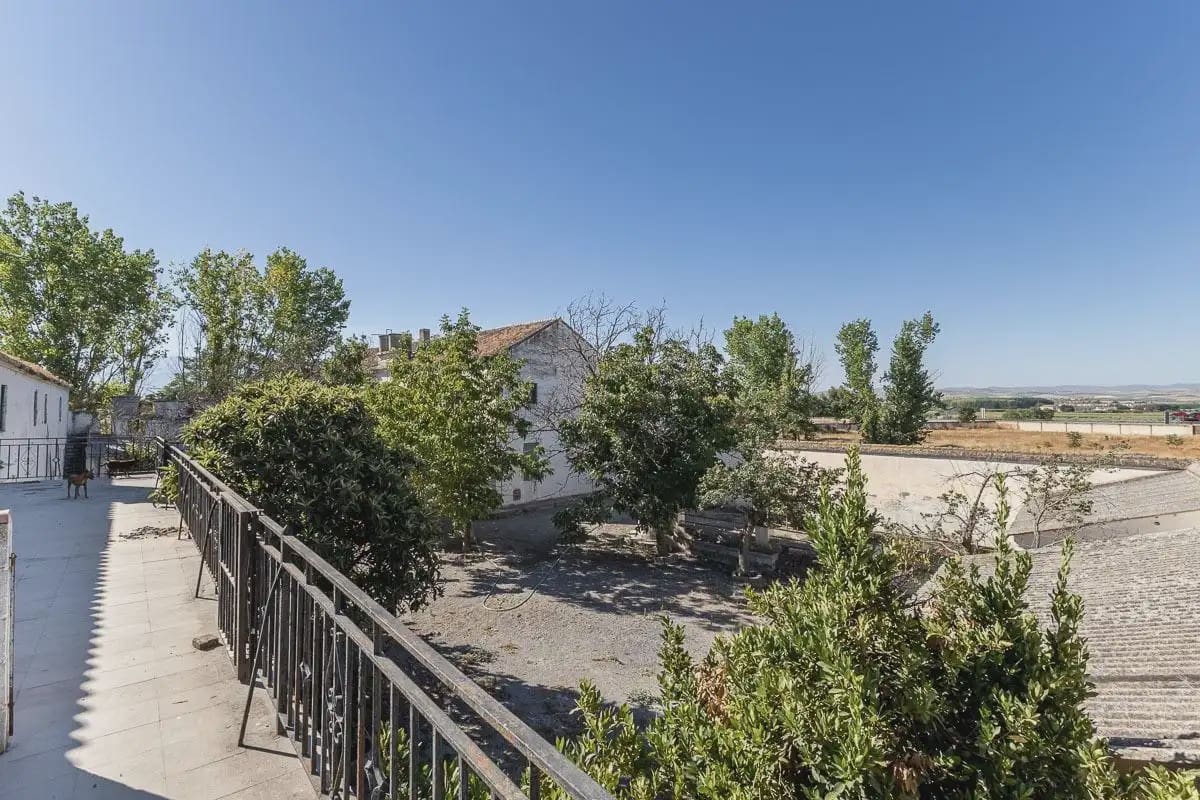 Finca/Herregård til salgs i Granada by med svømmebasseng - € 669 890 (Ref: 9837113)