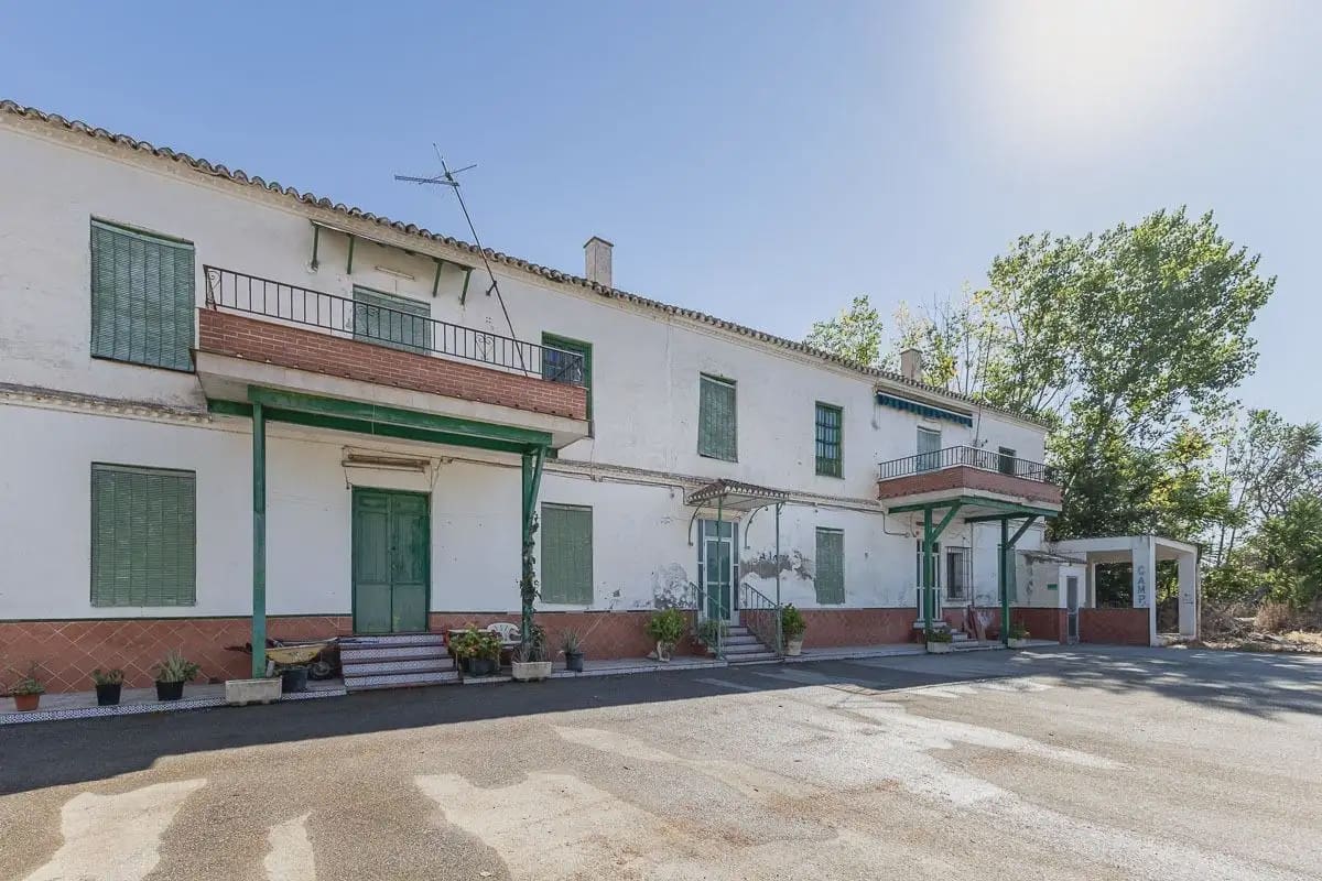 Finca/Herregård til salgs i Granada by med svømmebasseng - € 669 890 (Ref: 9837113)