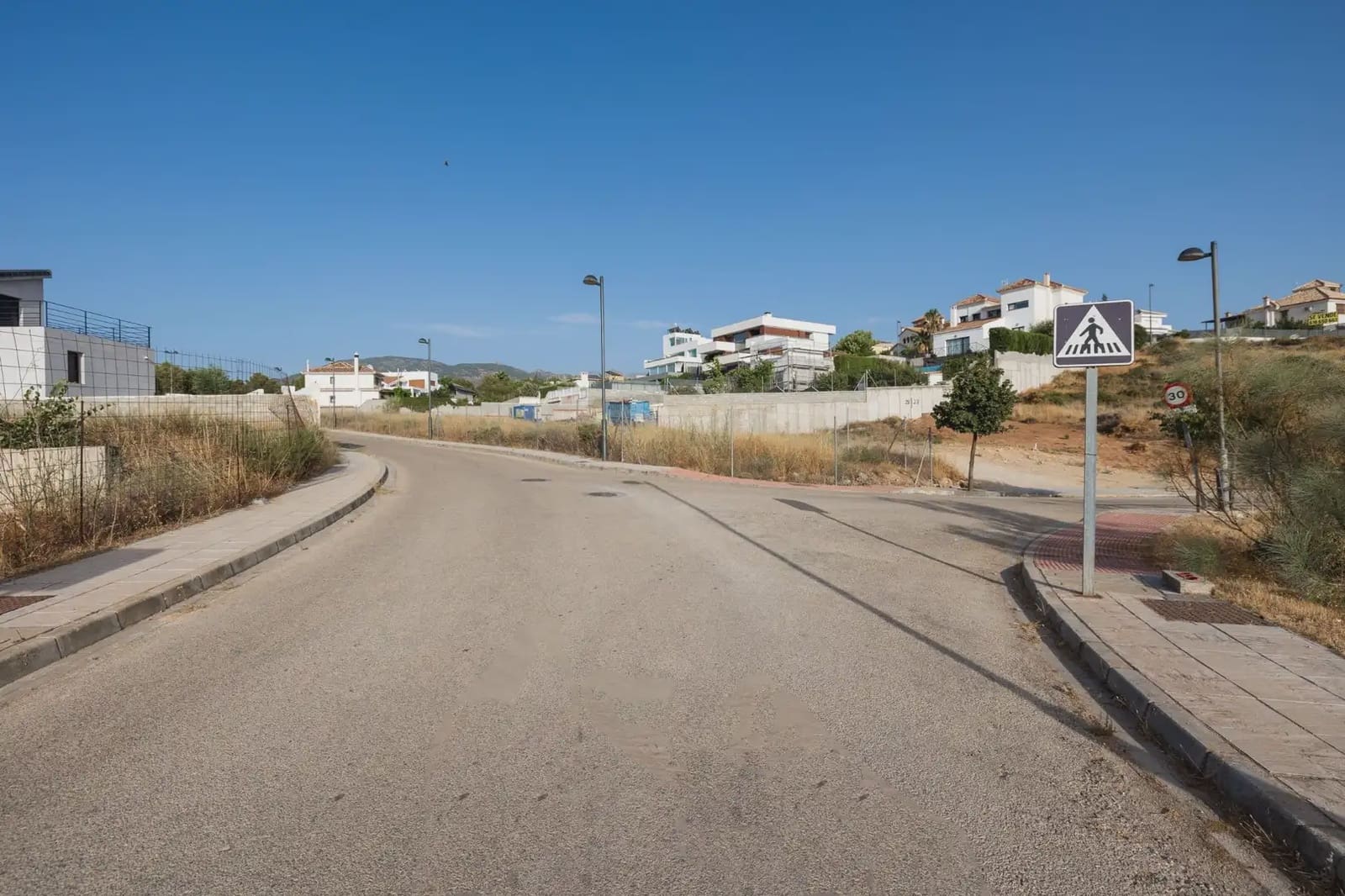 Tontti myytävänä paikassa La Zubia - 129 000 € (Ref: 9837116)