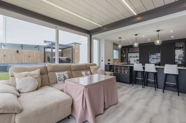 Villetta a Schiera in vendita in Albolote con piscina garage - 620.000 € (Rif: 9837118)