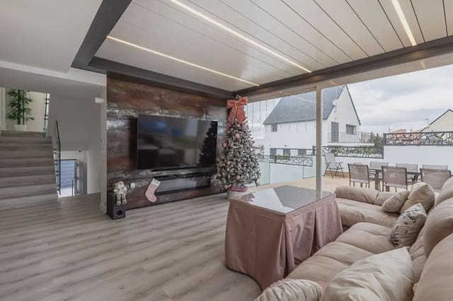 Villetta a Schiera in vendita in Albolote con piscina garage - 620.000 € (Rif: 9837118)
