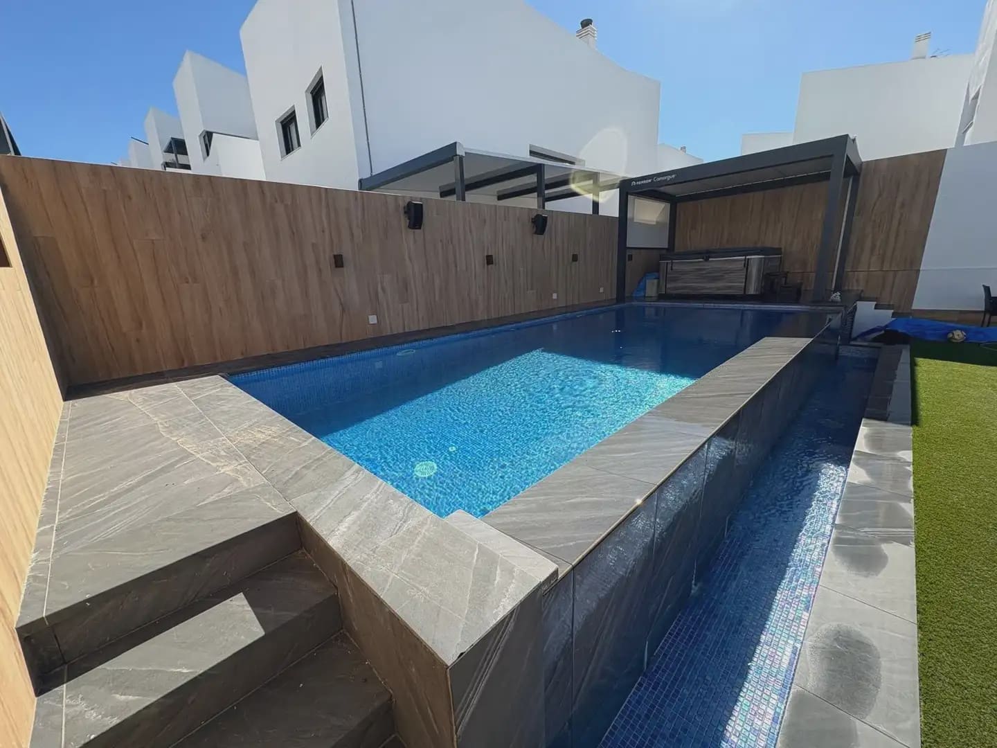 Moradia em Banda para venda em Albolote com piscina garagem - 620 000 € (Ref: 9837118)