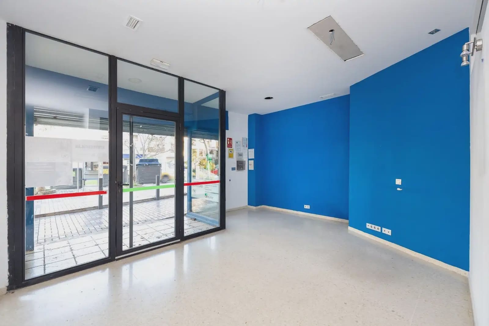 Local Comercial en Granada ciudad en venta - 599.000 € (Ref: 9837119)