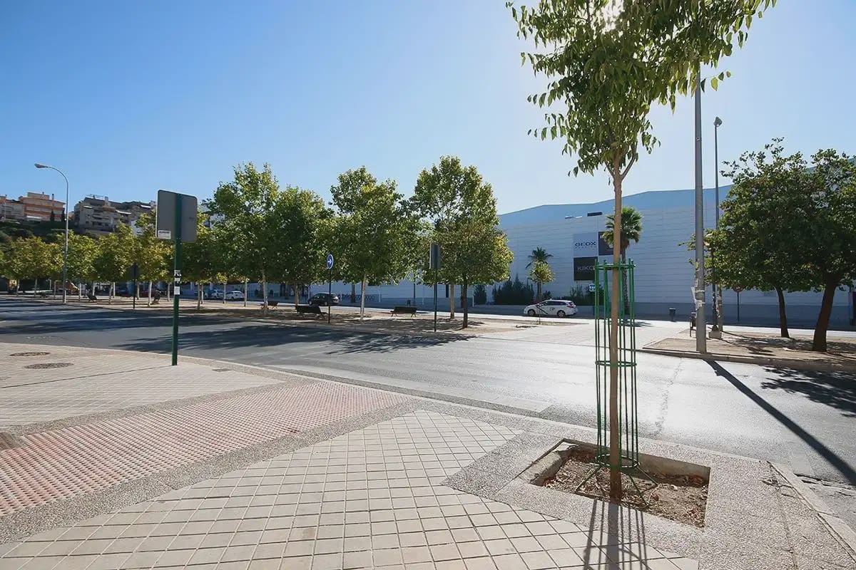 Local Comercial en Granada ciudad en venta - 599.000 € (Ref: 9837119)