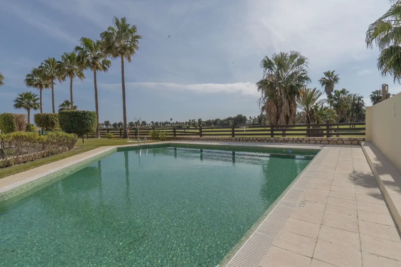 Flat for sale in Motril with pool garage - € 284,900 (Ref: 9837121)