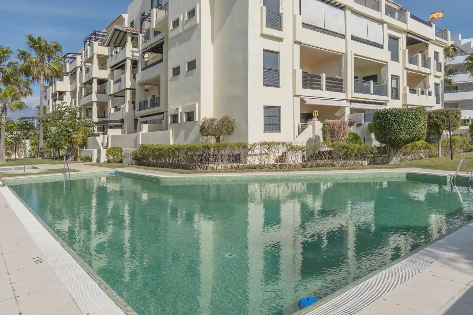 Flat for sale in Motril with pool garage - € 284,900 (Ref: 9837121)