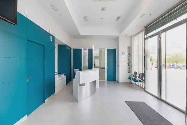 Erhverv til salg i Campus de la Salud, Granada by - € 435.000 (Ref: 9837122)