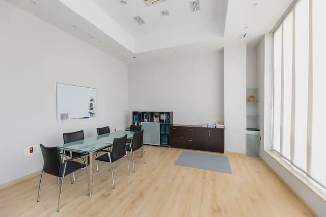 Erhverv til salg i Campus de la Salud, Granada by - € 435.000 (Ref: 9837122)