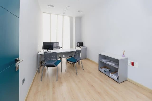 Erhverv til salg i Campus de la Salud, Granada by - € 435.000 (Ref: 9837122)