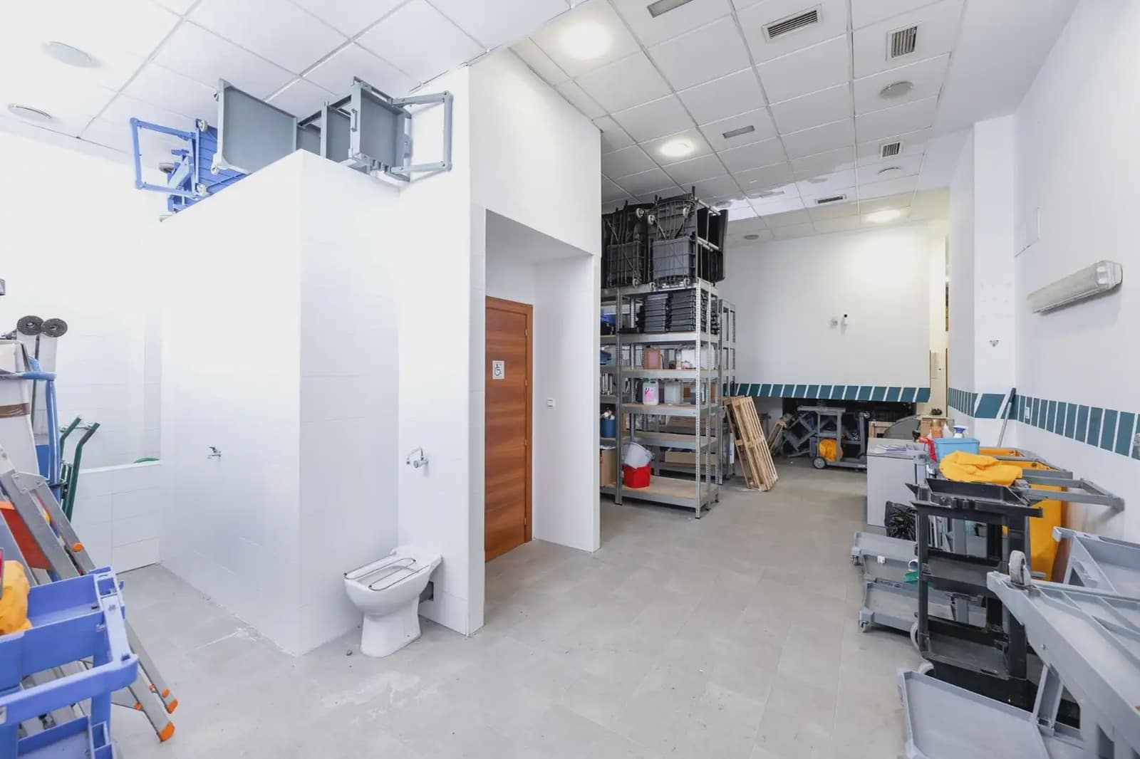 Gewerbe zu verkaufen in Granada Stadt - 435.000 € (Ref: 9837122)