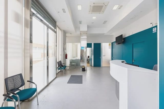 Erhverv til salg i Campus de la Salud, Granada by - € 435.000 (Ref: 9837122)