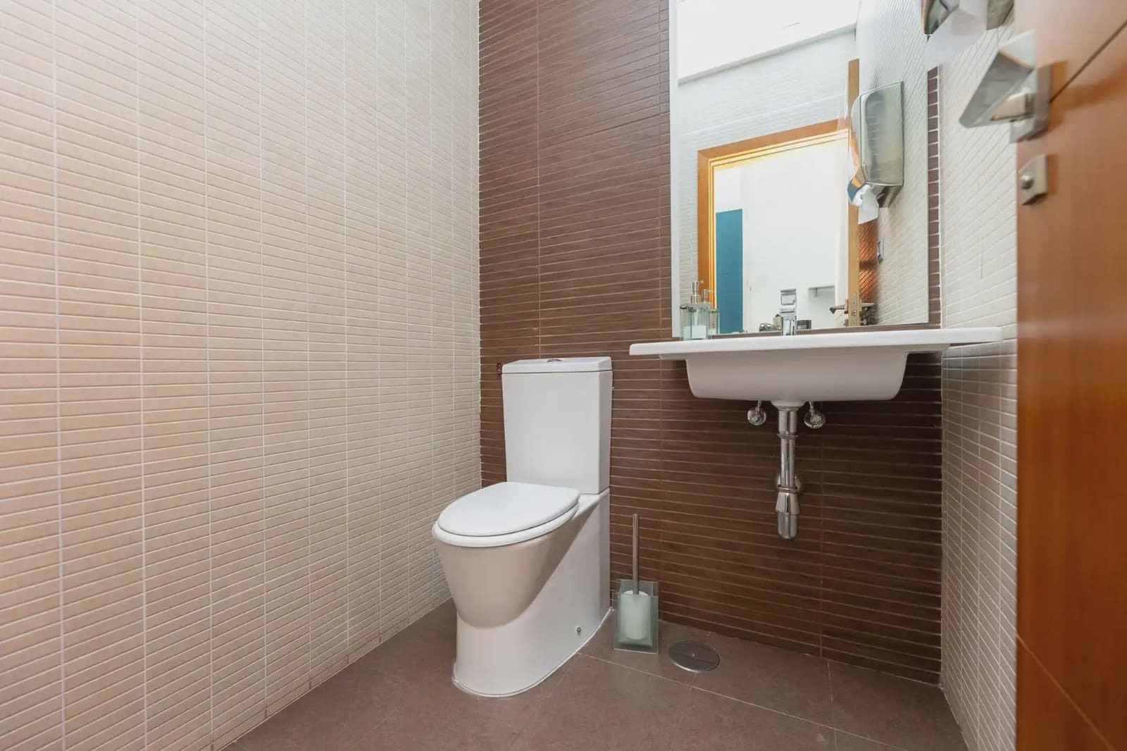 Gewerbe zu verkaufen in Granada Stadt - 435.000 € (Ref: 9837122)