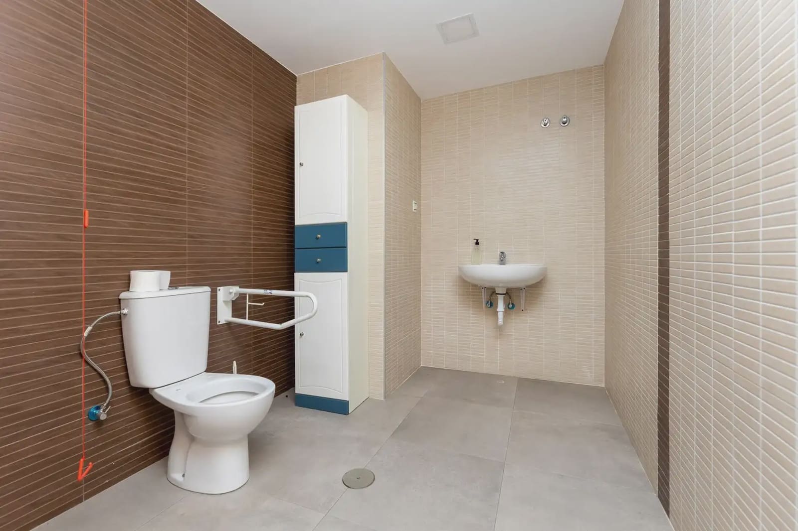 Gewerbe zu verkaufen in Granada Stadt - 435.000 € (Ref: 9837122)