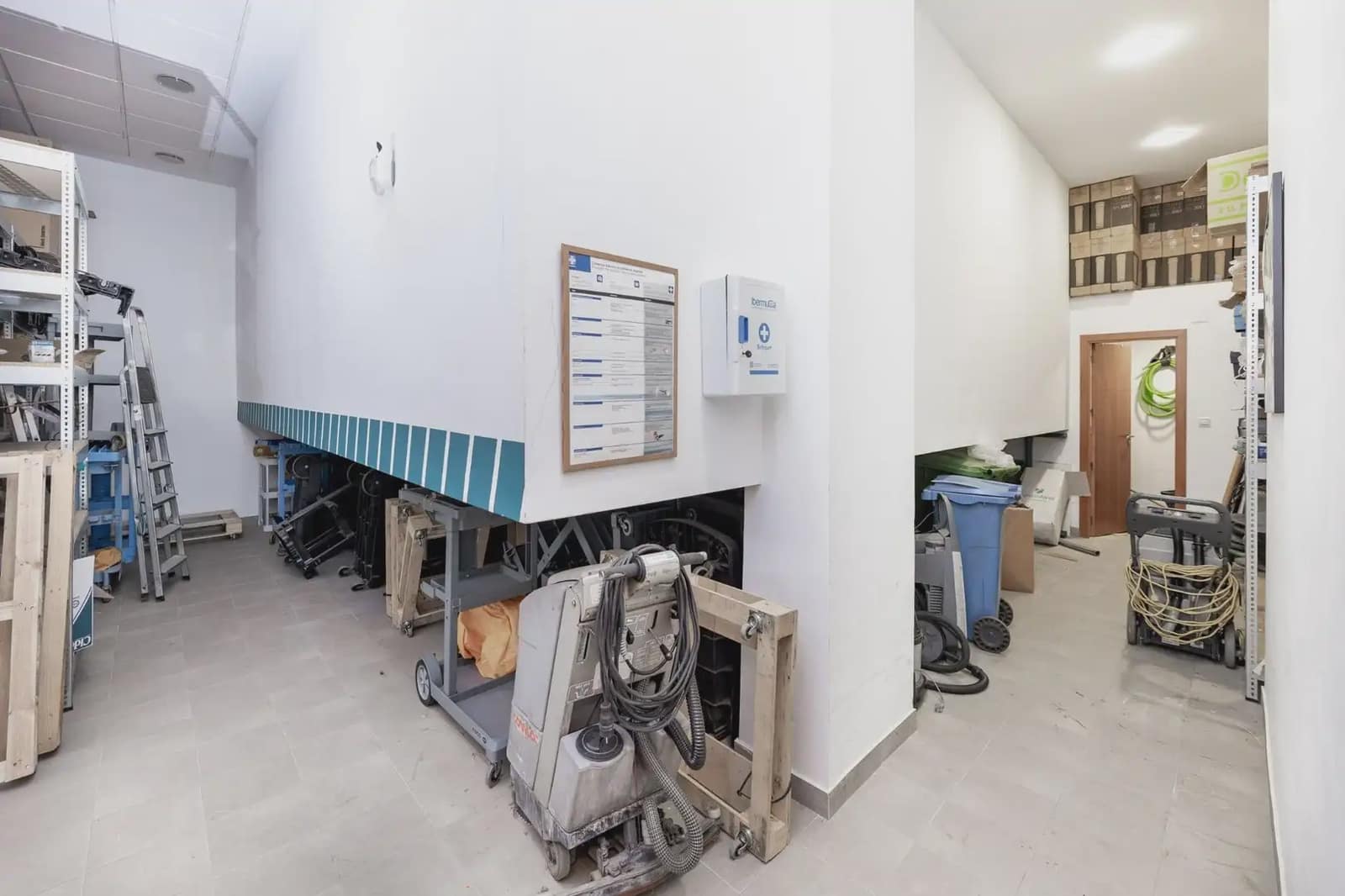 Gewerbe zu verkaufen in Granada Stadt - 435.000 € (Ref: 9837122)