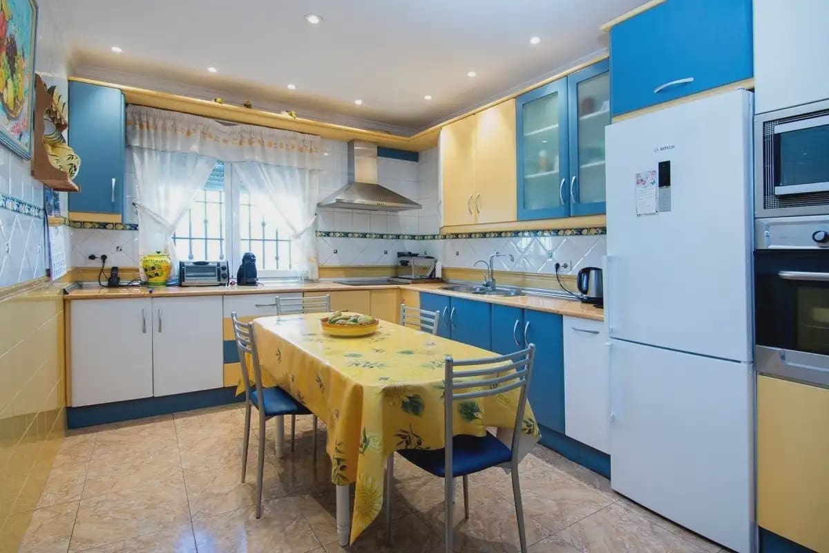 Villa zu verkaufen in Huetor Santillan - 290.000 € (Ref: 9837124)
