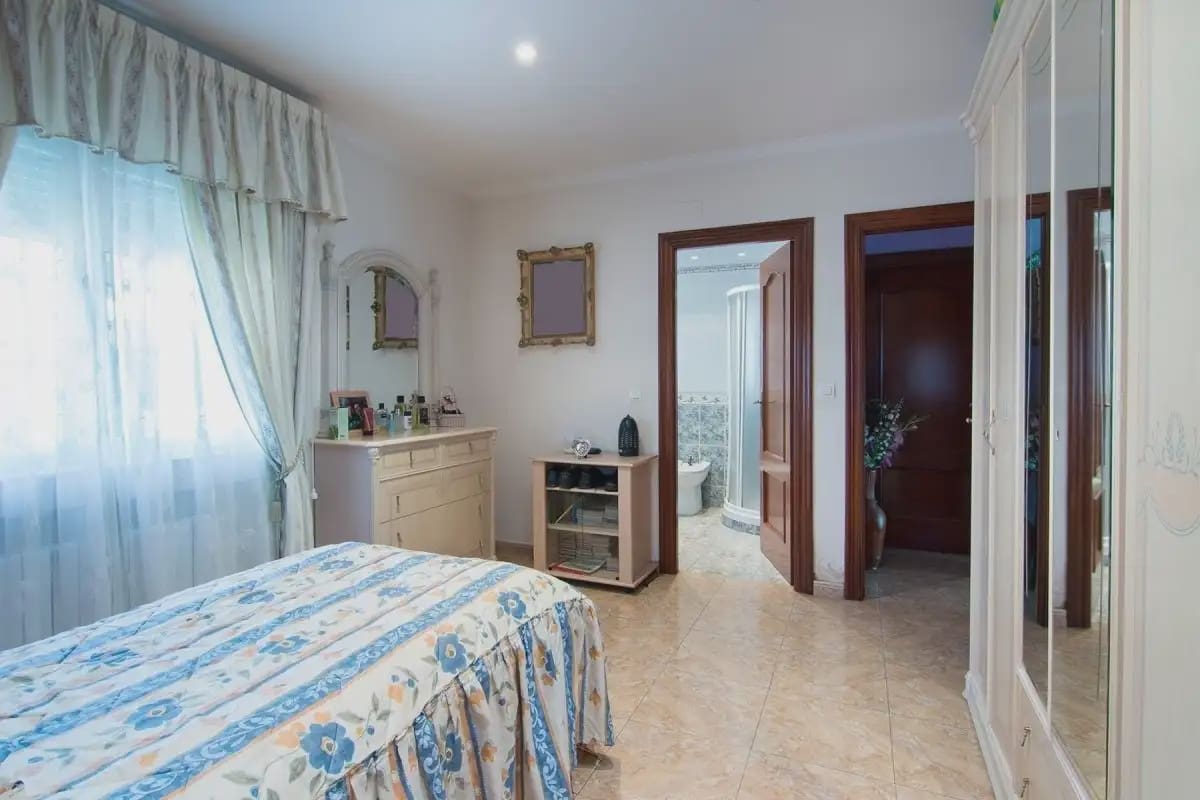 Villa zu verkaufen in Huetor Santillan - 290.000 € (Ref: 9837124)