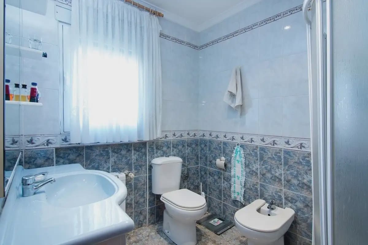 Villa zu verkaufen in Huetor Santillan - 290.000 € (Ref: 9837124)