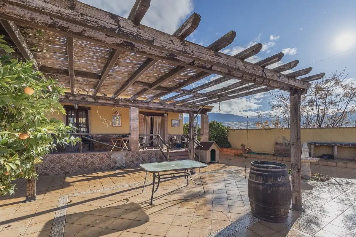 Villa te koop in La Zubia met garage - € 795.000 (Ref: 9837127)