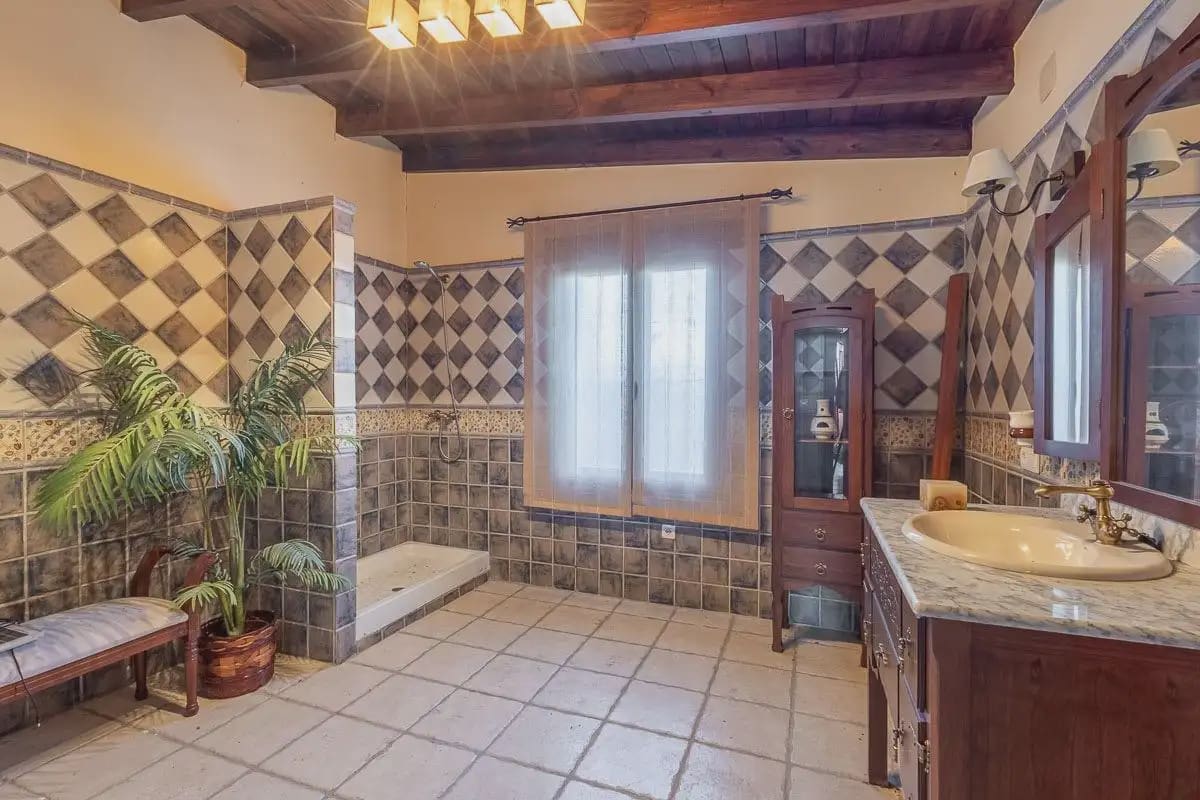 Villa te koop in La Zubia met garage - € 795.000 (Ref: 9837127)