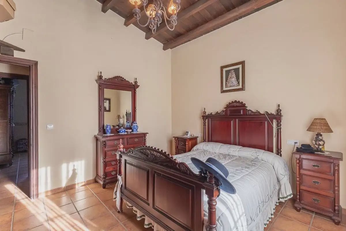 Villa te koop in La Zubia met garage - € 795.000 (Ref: 9837127)