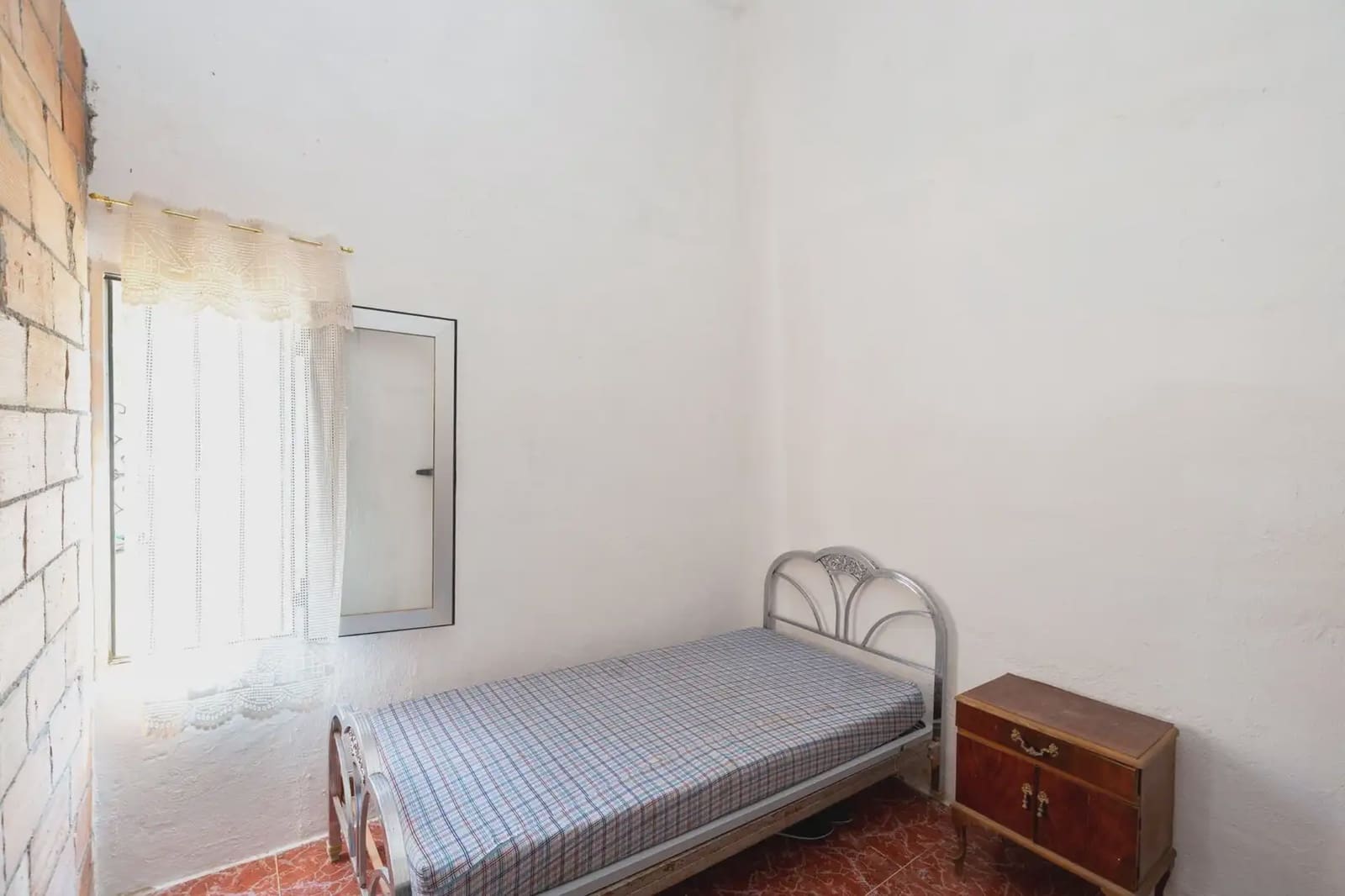 Finca/Country House for sale in Moraleda de Zafayona with garage - € 79,900 (Ref: 9837128)