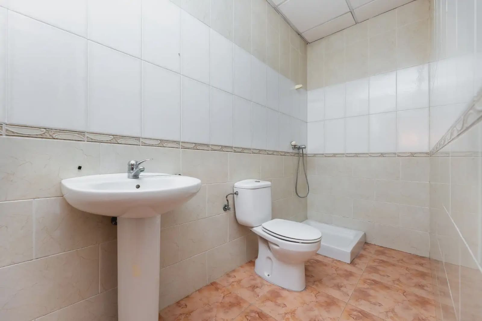 Local Comercial en Peligros en venta - 109.000 € (Ref: 9837130)
