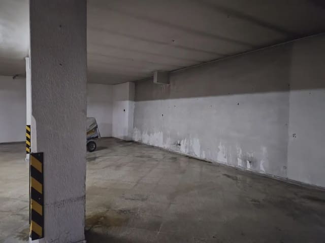 Garage for sale in Centro - Sagrario, Granada city - € 28,500 (Ref: 9837137)