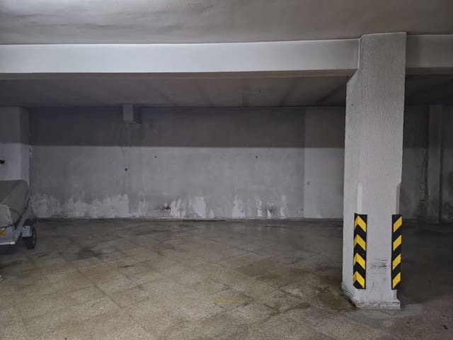 Garage for sale in Centro - Sagrario, Granada city - € 28,500 (Ref: 9837137)