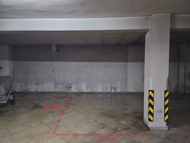 Garage for sale in Centro - Sagrario, Granada city - € 28,500 (Ref: 9837137)